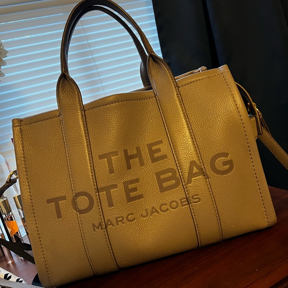 Medium Marc Jacobs Leather Tote